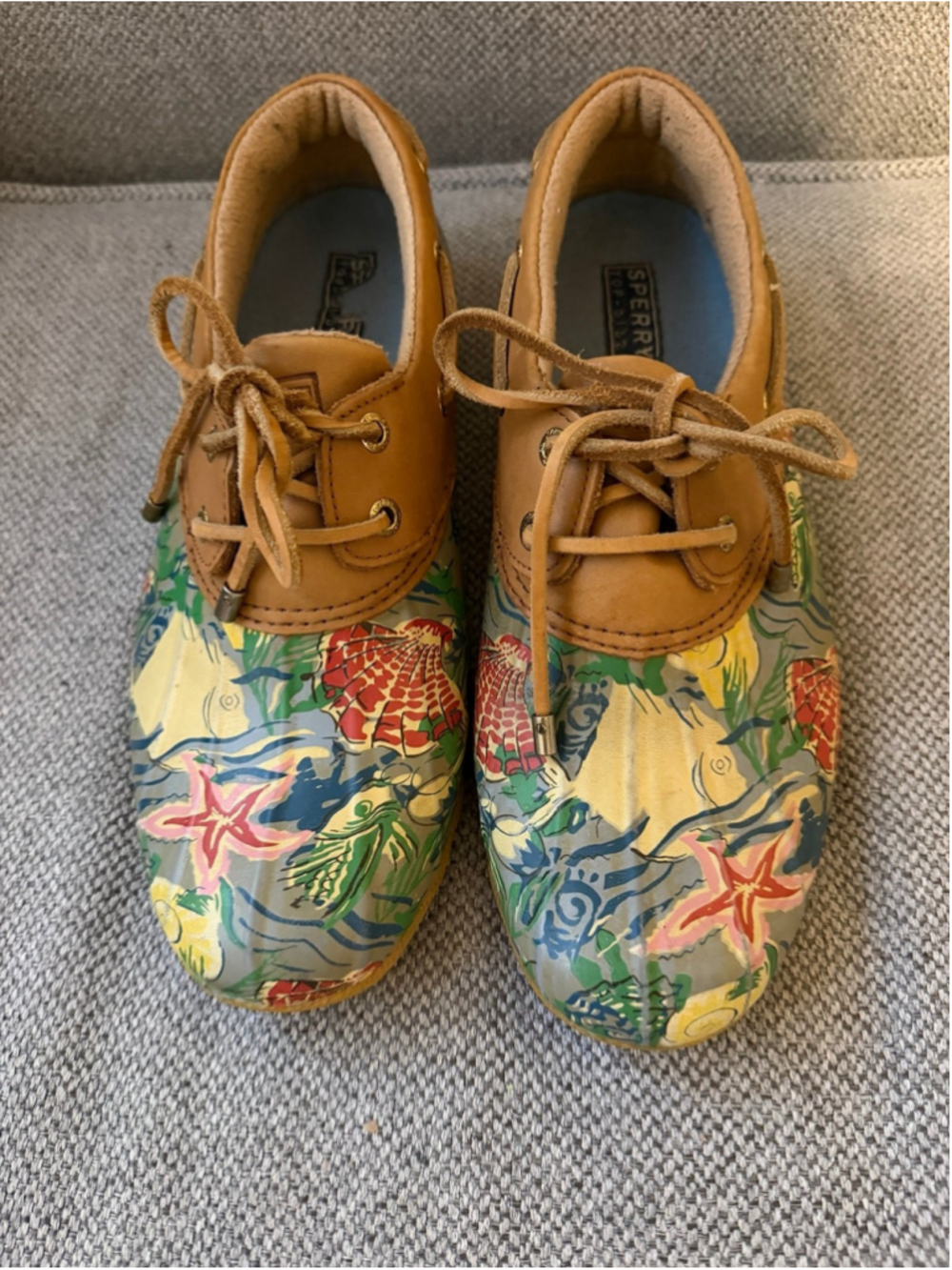 Sperry women's VTGwaterproof duck shoes with a colorful seashell and ocean wave
